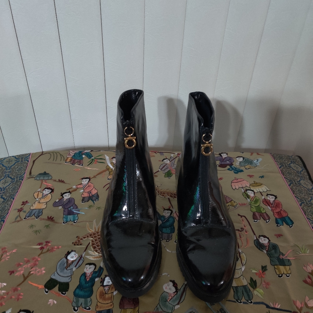 Ferragamo Genuine Patent Leather Sz 6C $225